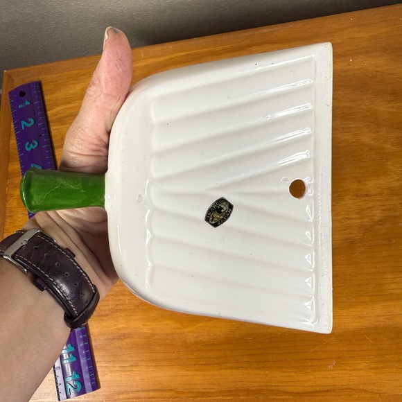 Dustpan‎ Design Wall Planter - Picture 6 of 6